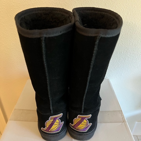 UGG style black Los Angeles Lakers boots - Picture 3 of 5